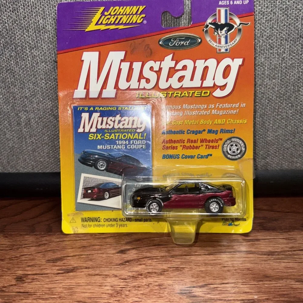 1:64 Johnny Lightning White Lightning Mustang Illustrated Mustang Coupe